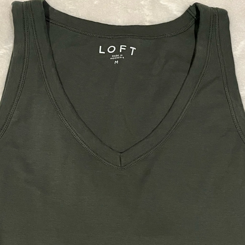 LOFT Cache green sleeve top Slightly used - worn 2x Great Shape - Size M - Picture 4 of 8